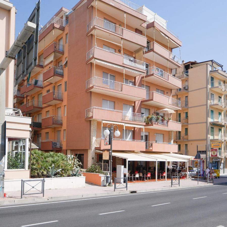 Babyaccommodation Family Panoramic II Pietra Ligure Exterior foto